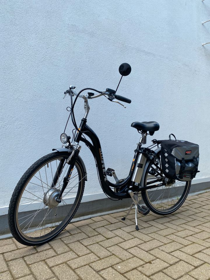 Neuwertiges E-Bike AluRex 26 Zoll für Damen oder Senioren in Stuhr