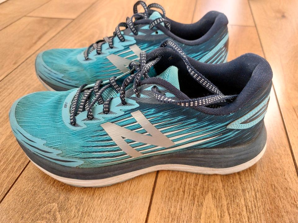 NB New Balance Jogging Laufschuhe Sneaker Größe 40, blau in Lippstadt