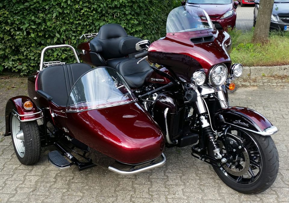 Harley-Davidson Electra Glide Ultra Limited FLHTK  Gespann in Langenfeld