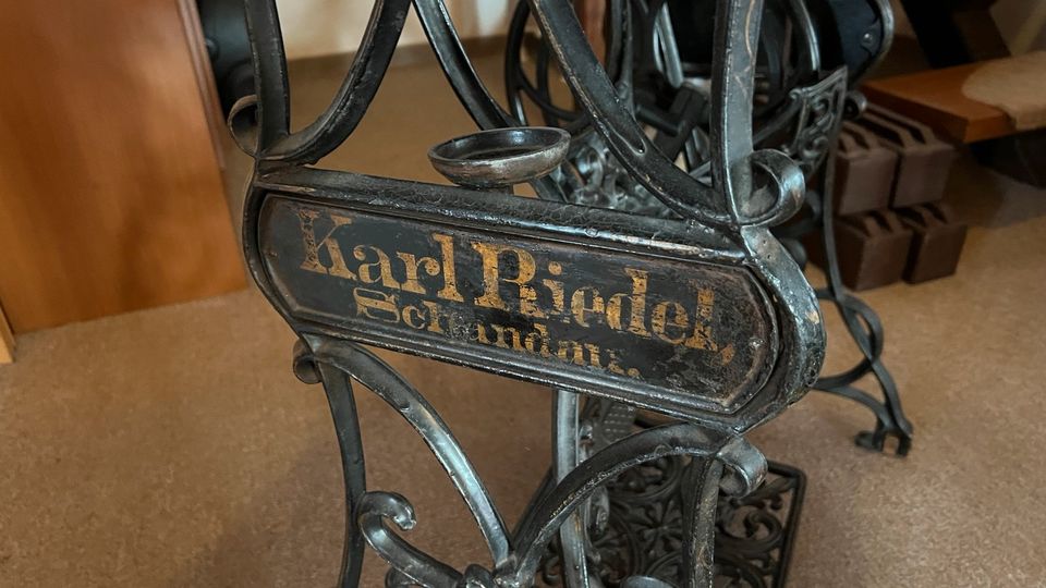 Alte Nähmaschine Karl Riedel retro vintage in Freital