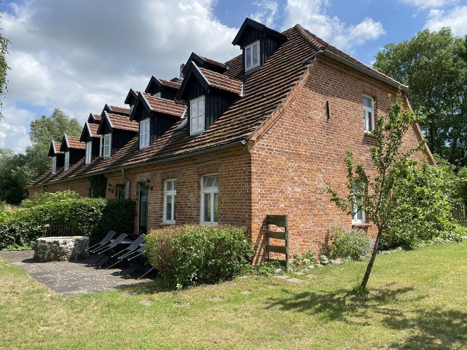 Sanierte, historische Wassermühle am Ufer der Ostpeene mit 6 Ferienwohnungen & Restaurant in Neu Schloen (Meckl)