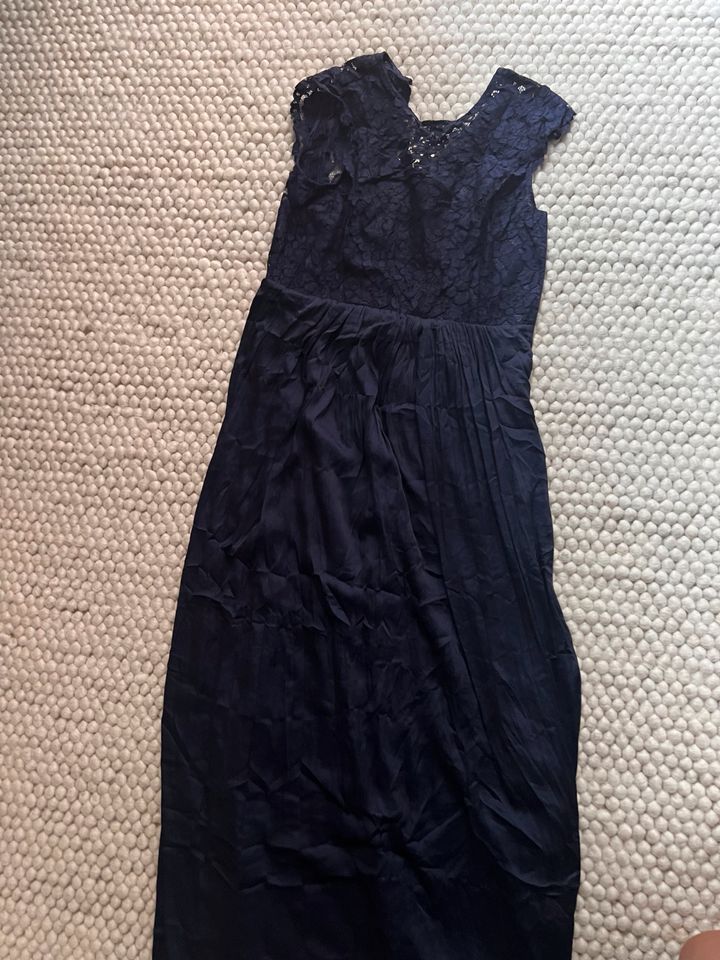 H&M Gold Label Abendkleid mit Spitze, dunkelblau, Größe 40, neu! in Hamburg