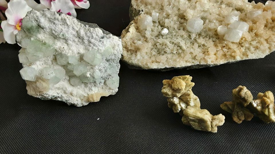 Zeolith Mineralien aus Indien im Konvolut in Herford