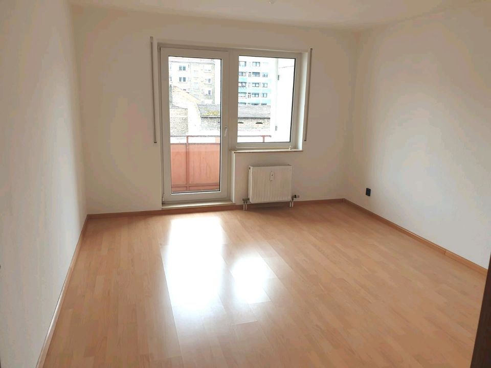 Exklusive, vollständig renovierte 2-Zimmer-Wohnung mit Balkon und in Limburgerhof