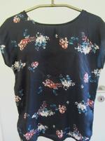 blaue Bluse mit weiß-rosa Blüten armlose Form in S von orsay Aachen - Aachen-Mitte Vorschau