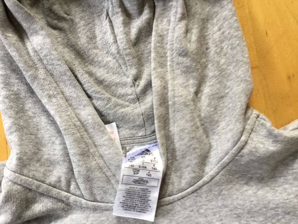 Adidas Pullover Größe 140 in Bad Nenndorf