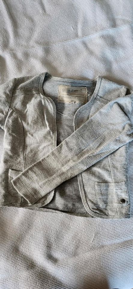 Pullover Jacken Jeans Hilfiger, Pepe u.a.  Größe 158 bis 176 in Lörrach