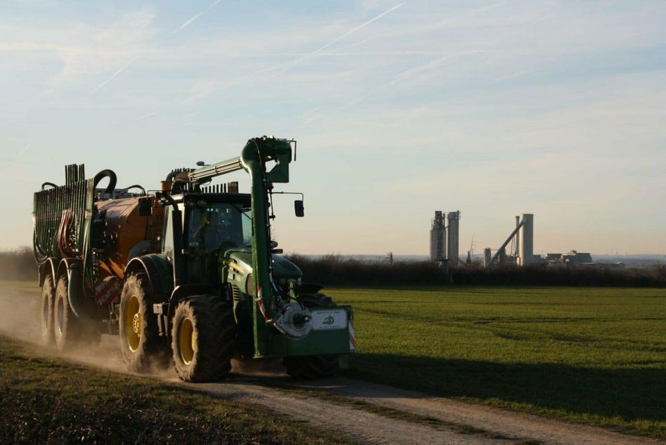 Gülle ausbringung, Güllefass, Wirtschaftsdünger in Rüthen