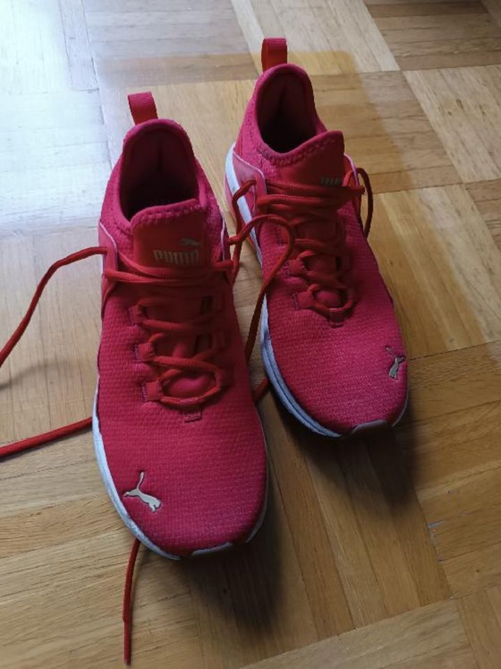 NiKE Schuhe in rot/weiss Gr. 40/6,5 in Nürnberg (Mittelfr)