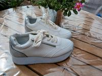 Turnschuhe, Plateau Turnschuhe Sachsen - Netzschkau Vorschau