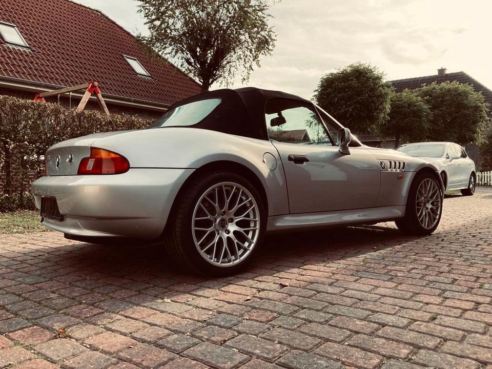 BMW Z3 Cabrio …Sommerfahrzeug…Verdeck neuwertig in Schortens