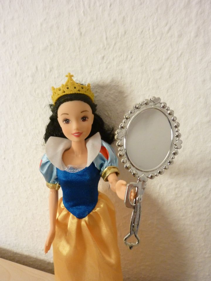 Disney Princess Schneewittchen Barbie Puppe in Heltersberg