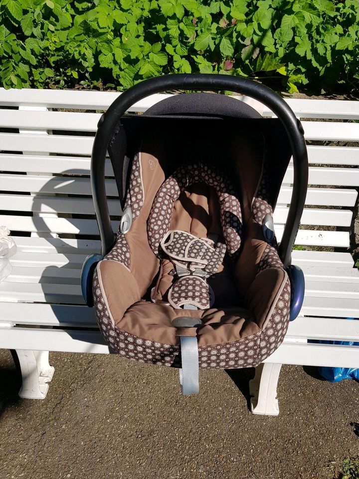 Maxi Cosi Babyschale in Illingen