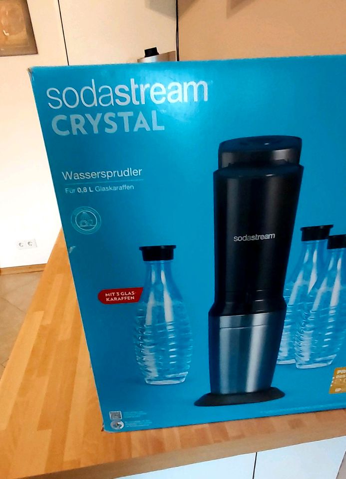 Soda stream crystal mit 2 Flaschen und Gaskartusche in Burgbrohl