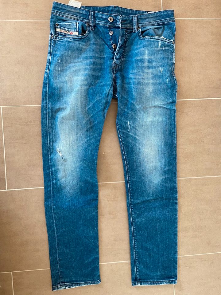 Jeans Diesel Buster Size W32 L30 in Herford