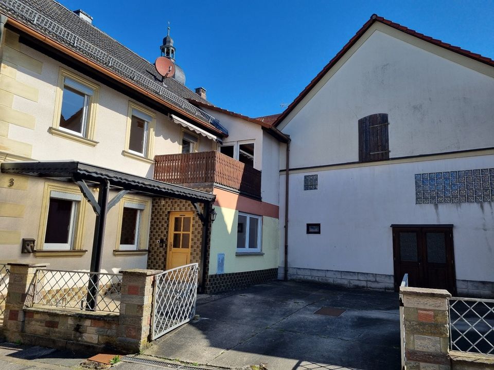 Modernisiertes 1-2 Familien-Wohnhaus mit Nebengebäude, Garage und Garten in zentraler Lage von Rentweinsdorf in Rentweinsdorf