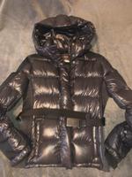Prada Daunen Jacke schwarz m. Leder Gürtel 36 38 ital. 46 Hessen - Seligenstadt Vorschau