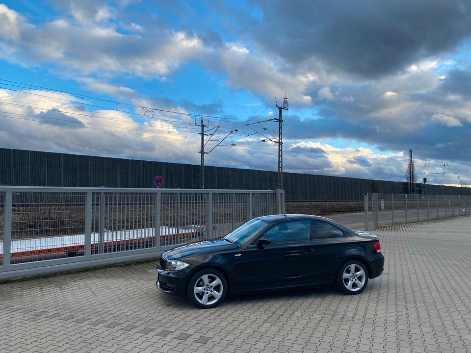 BMW 120d 1er e82 Coupe Automatik KeylessGo Xenon - top gepflegt in Viernheim