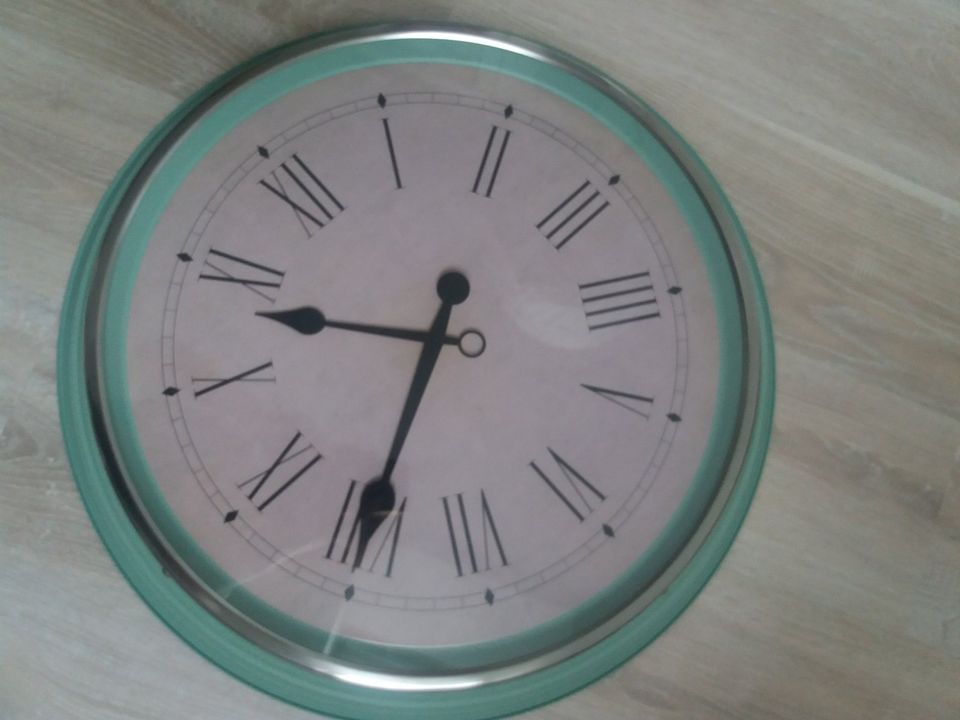 IKEA Skovel, große Wanduhr, mintgrün, 59 cm, Uhr in Bautzen