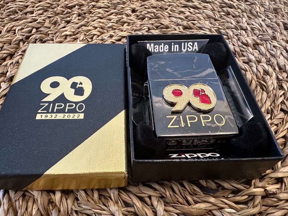Zippo Lighter 90th Anniversary schwarz Emblem gold Feuerzeug in Duisburg