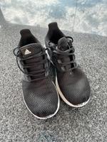 Sportschuhe Adidas Gr. 39,5 Hessen - Lohfelden Vorschau