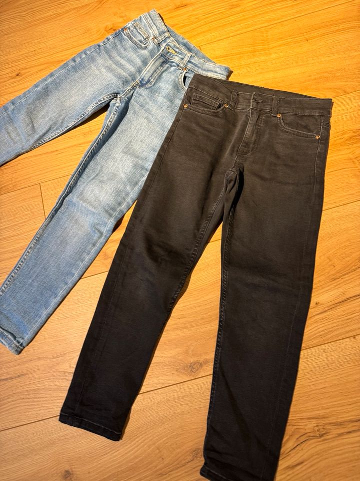 ZARA Hosen / Jeans Set Größe 134 in Jüchen