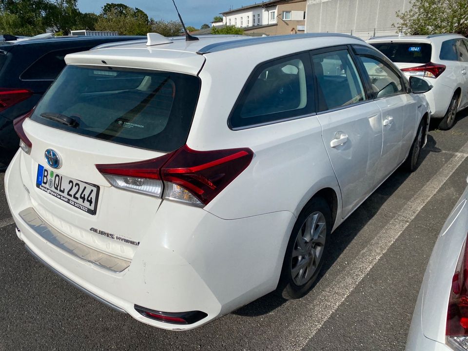 Toyota Auris Hybrid in Berlin