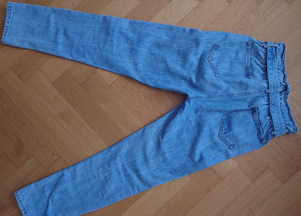 MOM Jeans Gr. 38, Laulia mit Gürtel in München