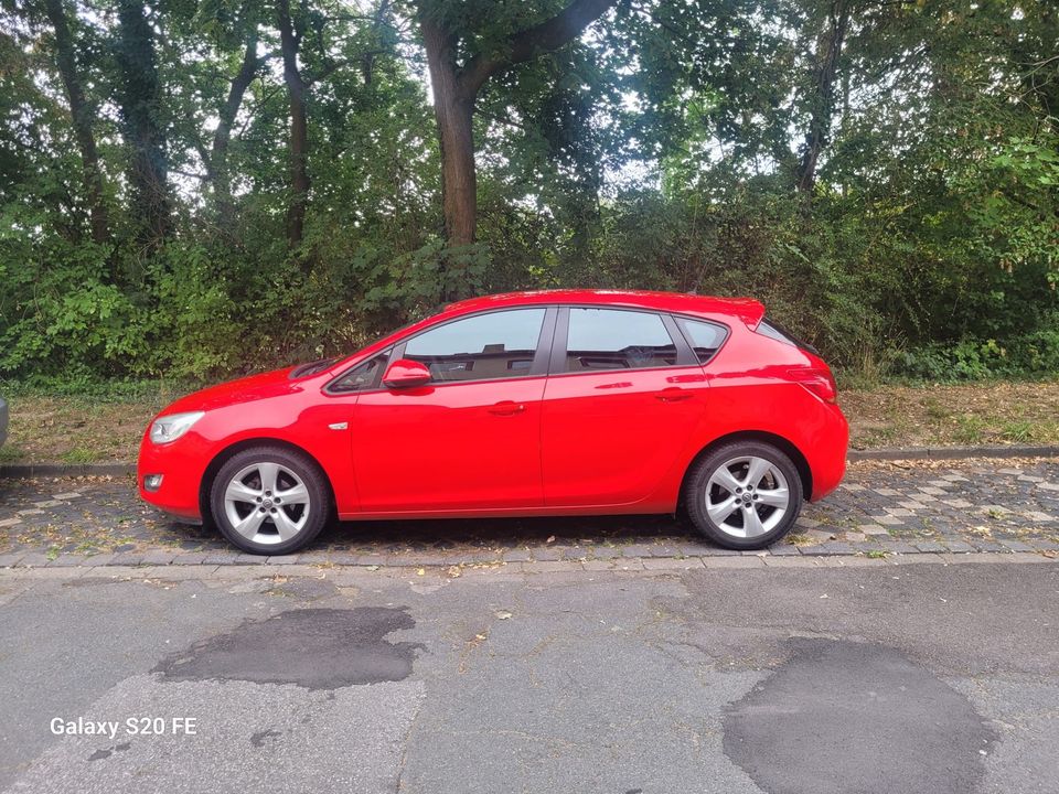 Opel Astra 1,6 Benzin in Hildesheim