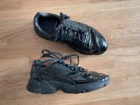 Chunky Sneaker Adidas Falcon schwarz Lack Patent 42 Sportschuhe Nordrhein-Westfalen - Moers Vorschau