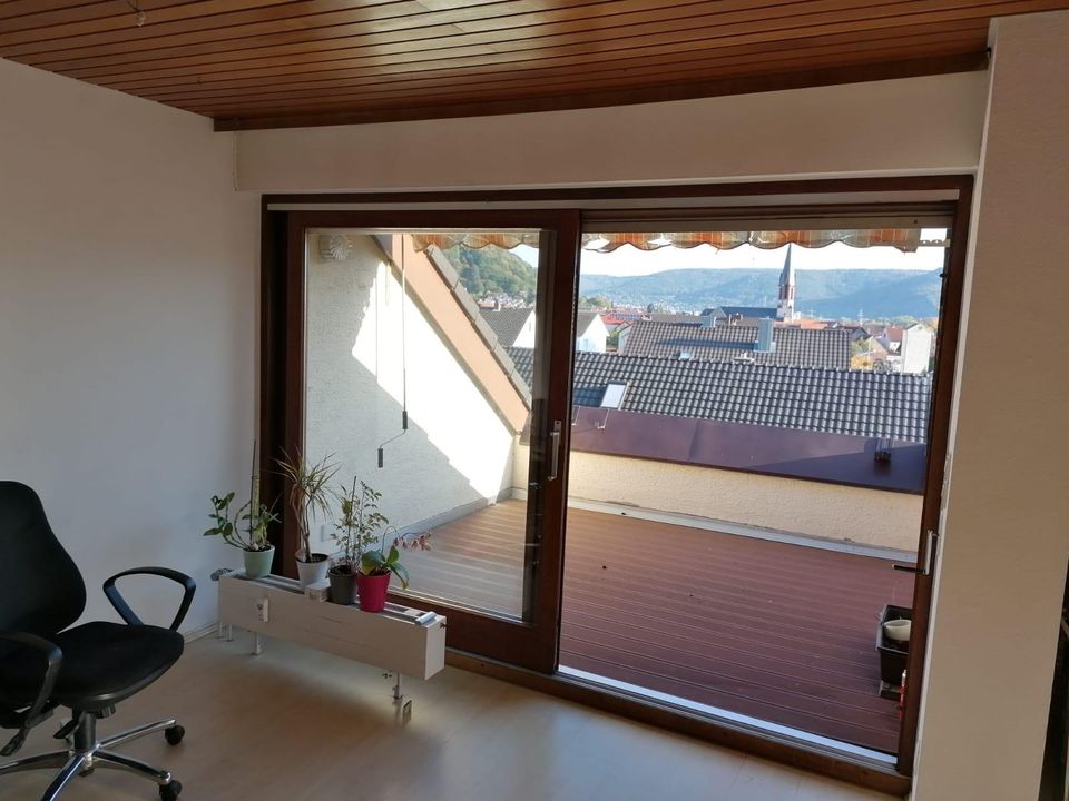 Helle 2 Zimmer Wohnung mit Dachterasse und EBK in Großheubach in Freudenberg