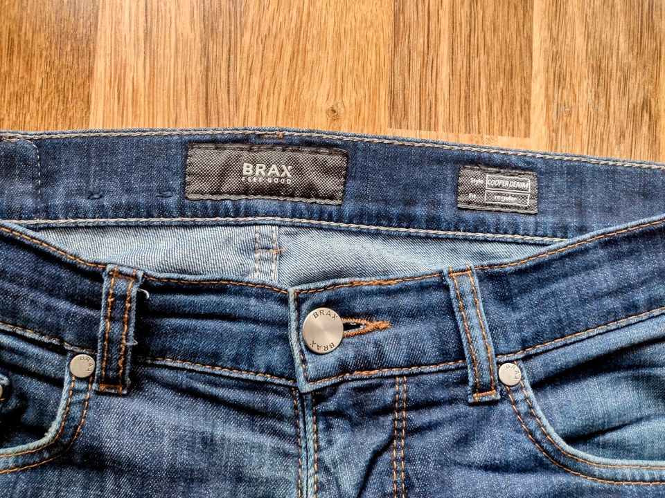 Brax Jeanshose W32, L30 in Hamburg