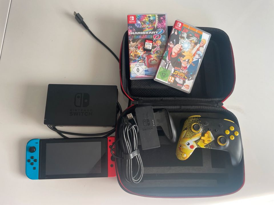 Nintendo Switch mit 3 spiele , pro Controller und eine Box in Bonn