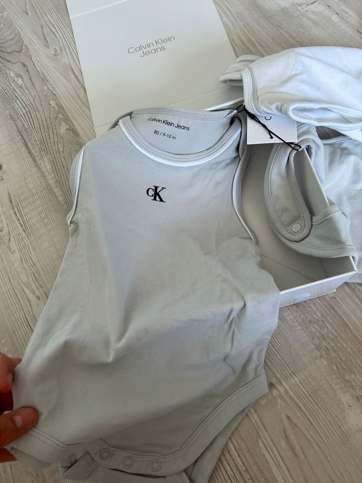 Calvin Klein Bodys + Lätzchen *neu* in Hagen