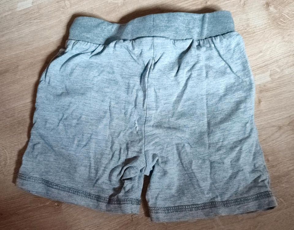 Kurze Hose/ Shorts Gr. 74 in Tuntenhausen