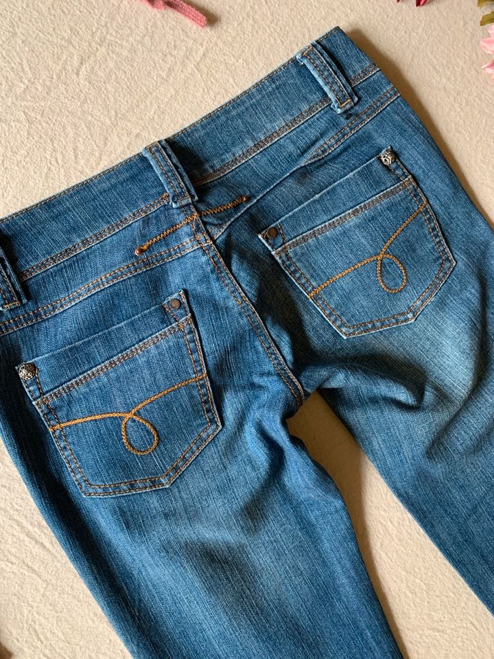 Blaue Jeans von Laiba, Größe 38 in Delingsdorf
