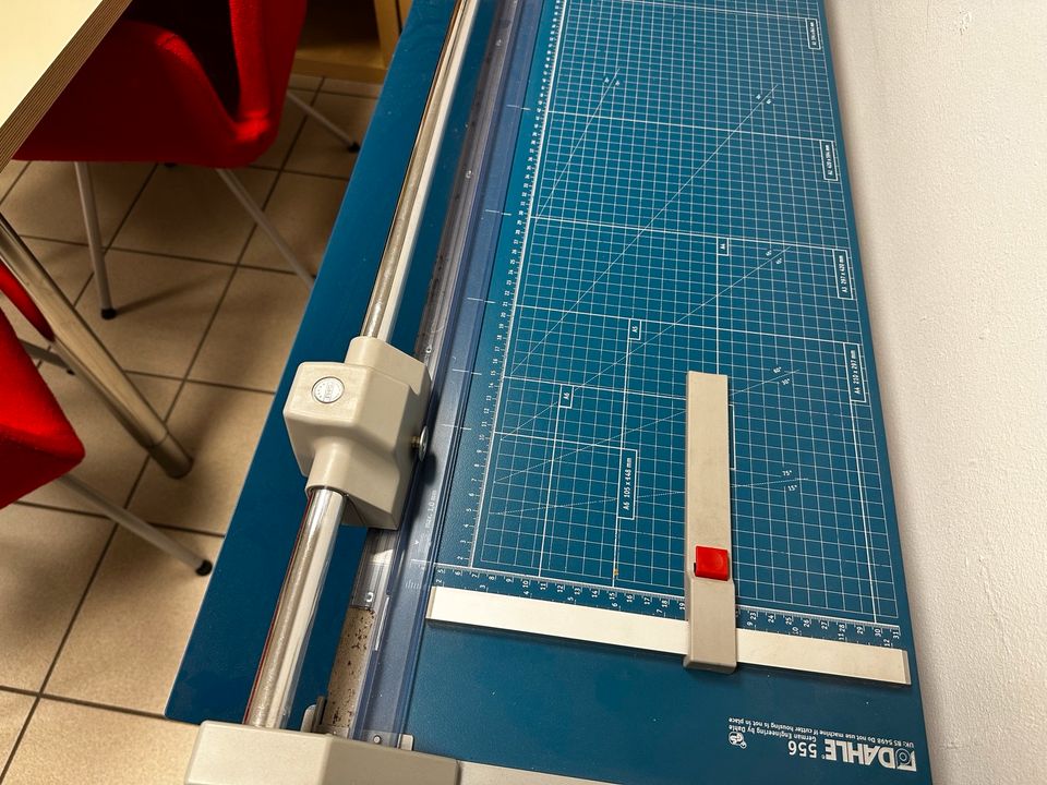 Dahle 556 Papierschneider Tisch in Moers