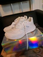 weisse Adidas Turnschuhe Neumünster - Wasbek Vorschau