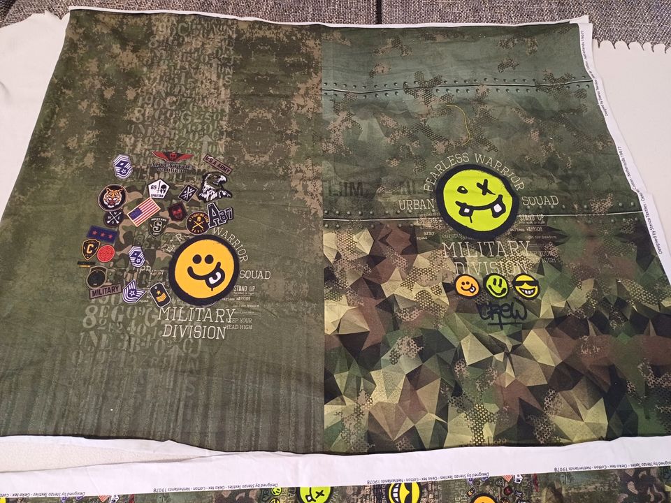 2 Smiley Panels, Kombistoff, Kaki, Camouflage, Komplettpreis in Neuweiler