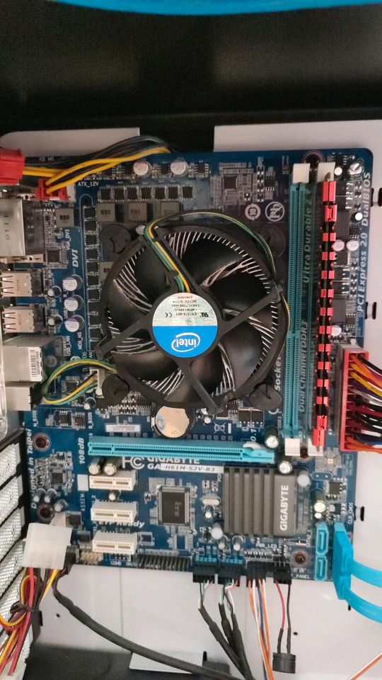 GIGABYTE Mainboard (veraltet) mit CPU & RAM in Marburg
