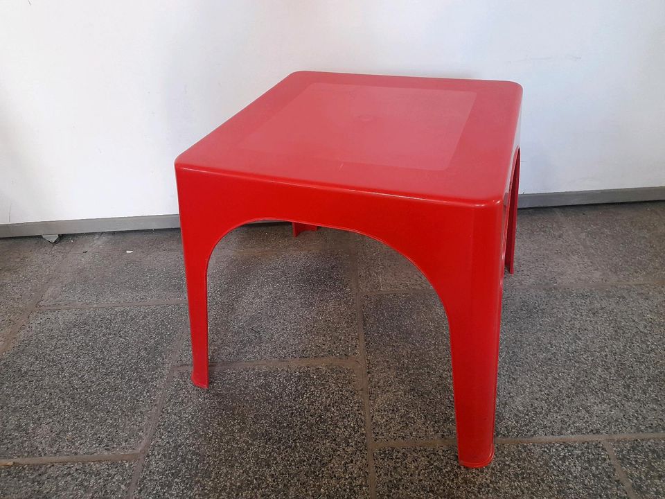 #C Kindertisch Spieltisch mit 2 Stühlen Kunststoff rot in Chemnitz