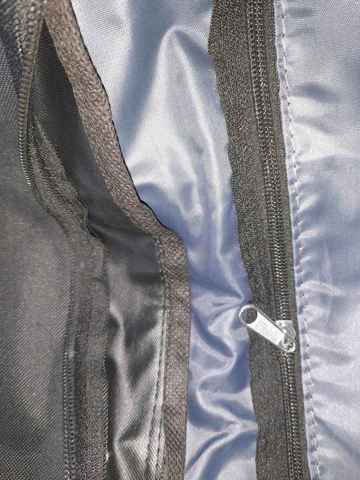 Handtasche mit verstellbaren Riemen NEU in Bad Wildungen
