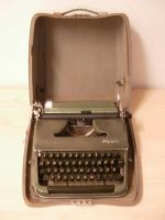Olympia Schreibmaschine mit Koffer Antik Antike Bayern - Burkardroth Vorschau