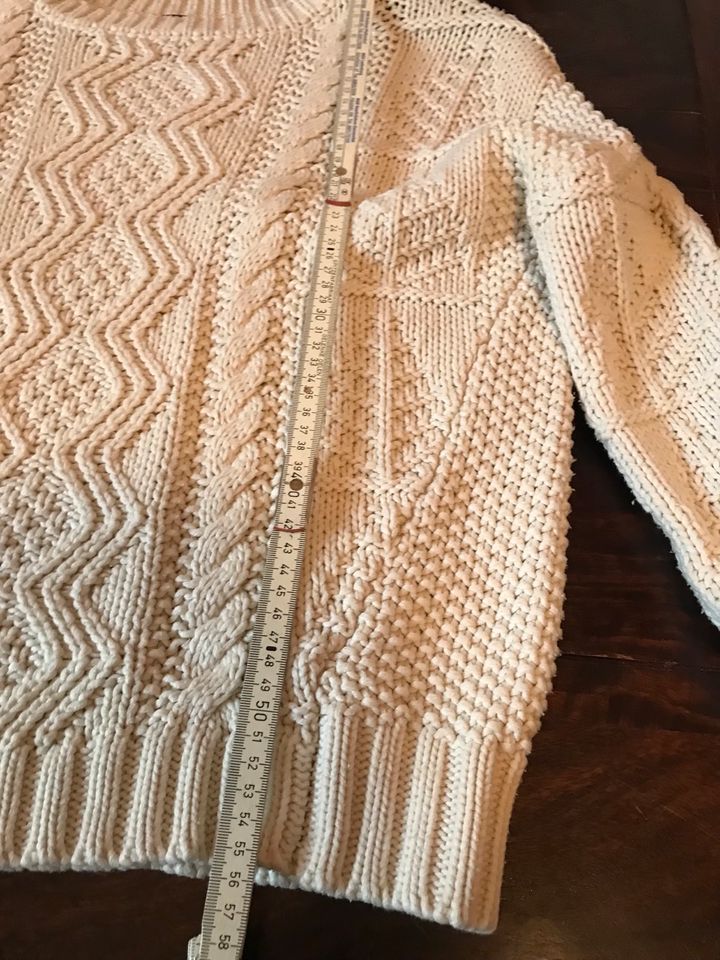 Strickpullover creme, dicker Pullover Zopfmuster, Strick in Frankfurt am Main