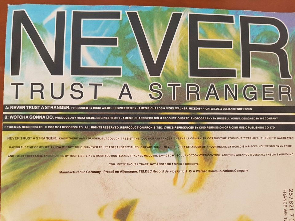 Kim Wilde Kim Wilde Vinyl + Never trust a stranger Single `45 in Hamburg