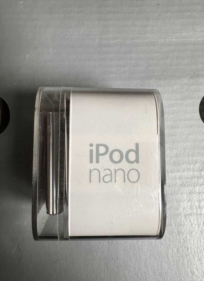 Apple iPod Nano 8GB Silver Model A1366 DISPLAYSCHADEN in Heilbronn