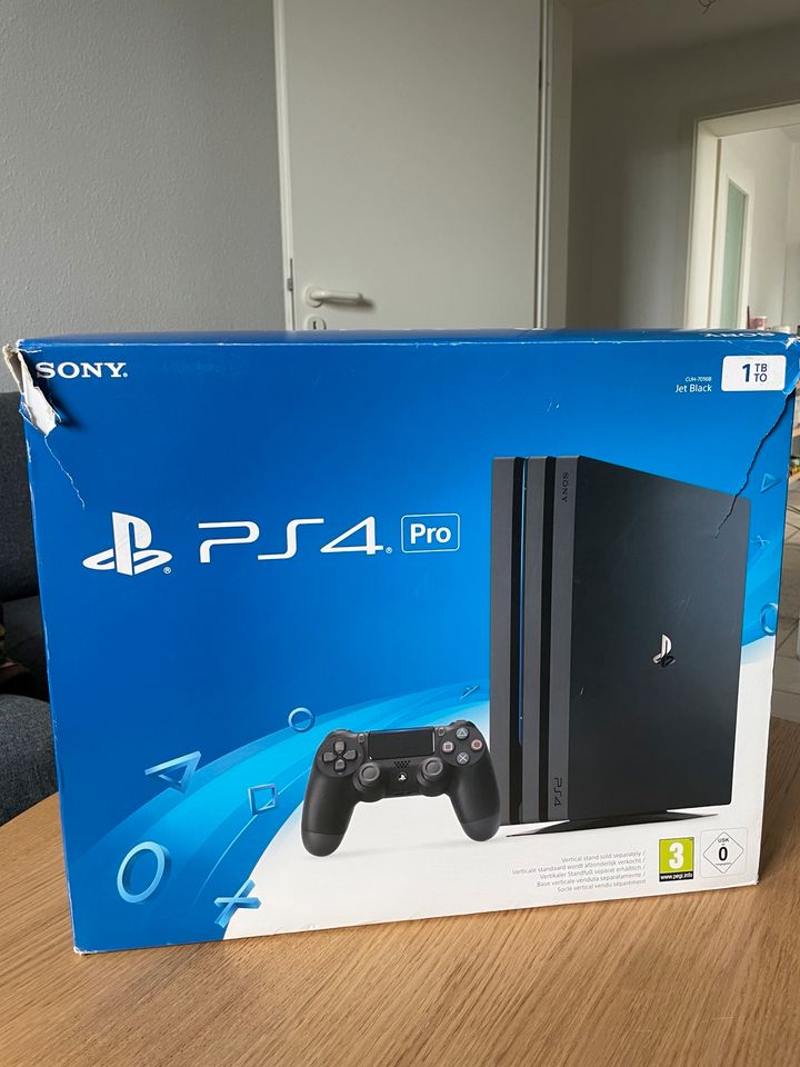 PlayStation 4 Pro mit 2TB und 3 Controller in Düsseldorf