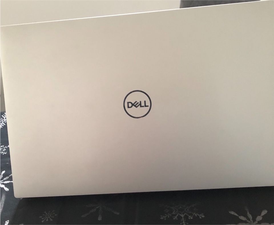 DELL XPS 17 (9700) in Großenhain