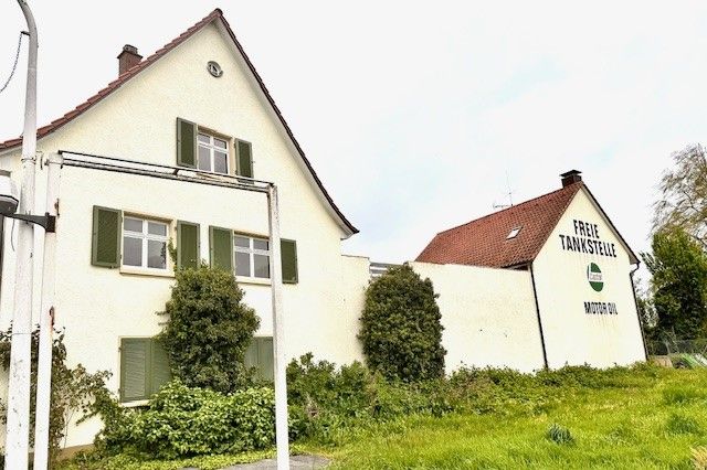 2 Häuser, Werkstatt und Bauplatz auf großem Grundstück in Teningen in Teningen