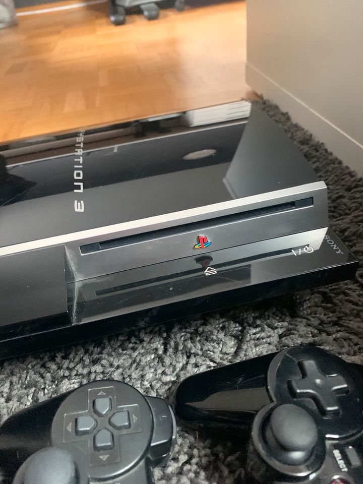 PlayStation 3 mit 3 Controllern und Games in Schallstadt